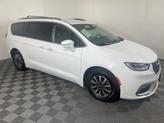 Thumbnail of 2021 Bright White Clearcoat Chrysler Pacifica