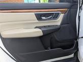 Thumbnail of 2017 White Diamond Pearl Honda CR-V