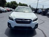 Thumbnail of 2018 Crystal White Pearl Subaru Outback