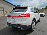 Thumbnail of 2016 White Platinum Metallic Tri-Coat Lincoln MKX