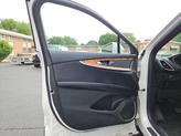 Thumbnail of 2016 White Platinum Metallic Tri-Coat Lincoln MKX