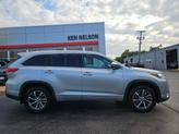 Thumbnail of 2017 Celestial Silver Metallic Toyota Highlander