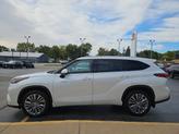 Thumbnail of 2021 Blizzard Pearl Toyota Highlander Hybrid