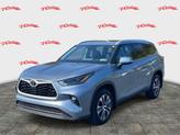 Thumbnail of 2022 Moon Dust Toyota Highlander