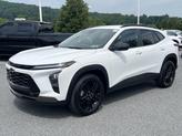 Thumbnail of 2025 Summit White Chevrolet Trax
