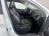 Thumbnail of 2019 Bright White Clearcoat Jeep Cherokee