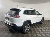 Thumbnail of 2019 Bright White Clearcoat Jeep Cherokee