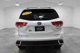 Thumbnail of 2018 Blizzard Pearl Toyota Highlander Hybrid
