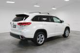 Thumbnail of 2018 Blizzard Pearl Toyota Highlander Hybrid