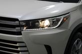 Thumbnail of 2018 Blizzard Pearl Toyota Highlander Hybrid