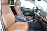 Thumbnail of 2018 Blizzard Pearl Toyota Highlander Hybrid