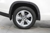 Thumbnail of 2018 Blizzard Pearl Toyota Highlander Hybrid