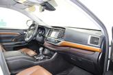 Thumbnail of 2018 Blizzard Pearl Toyota Highlander Hybrid