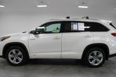 Thumbnail of 2018 Blizzard Pearl Toyota Highlander Hybrid