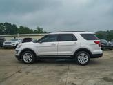 Thumbnail of 2017 White Platinum Clearcoat Metallic Ford Explorer