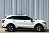 Thumbnail of 2022 Glacial White Pearl Kia Sorento