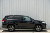 Thumbnail of 2019 Midnight Black Metallic Toyota Highlander