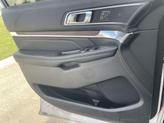 Thumbnail of 2018 White Platinum Clearcoat Metallic Ford Explorer