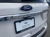 Thumbnail of 2018 White Platinum Clearcoat Metallic Ford Explorer