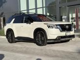 Photo of 2022 Pearl White Tricoat/Super Black Nissan Pathfinder