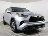 Thumbnail of 2021 Celestial Silver Metallic Toyota Highlander