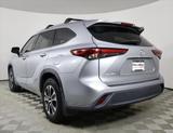 Thumbnail of 2021 Celestial Silver Metallic Toyota Highlander