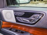 Thumbnail of 2022 Infinite Black Metallic Clearcoat Lincoln Navigator