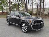Photo of 2022 Black Kia Telluride