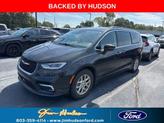 Photo of 2022 Brilliant Black Crystal Pearlcoat Chrysler Pacifica