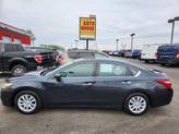 Photo of 2017 Blue Nissan Altima
