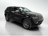 Photo of 2018 Diamond Black Crystal Pearlcoat Jeep Grand Cherokee