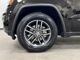 Thumbnail of 2018 Diamond Black Crystal Pearlcoat Jeep Grand Cherokee
