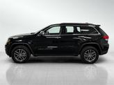 Thumbnail of 2018 Diamond Black Crystal Pearlcoat Jeep Grand Cherokee