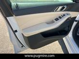 Thumbnail of 2022 Mineral White Metallic BMW X5