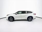 Thumbnail of 2023 Celestial Silver Metallic Toyota Highlander
