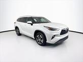 Thumbnail of 2023 Celestial Silver Metallic Toyota Highlander
