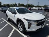Thumbnail of 2025 Summit White Chevrolet Trax