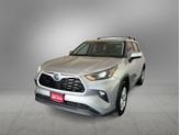 Photo of 2023 Celestial Silver Metallic Toyota Highlander Hybrid