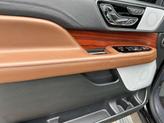 Thumbnail of 2024 Infinite Black Metallic Clearcoat Lincoln Navigator