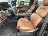 Thumbnail of 2024 Infinite Black Metallic Clearcoat Lincoln Navigator