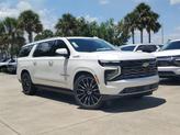 Thumbnail of 2025 Iridescent Pearl Tricoat Chevrolet Suburban