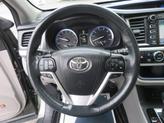 Thumbnail of 2016 Alumina Jade Metallic Toyota Highlander