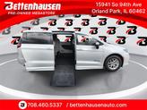 Photo of 2023 Bright White Clearcoat Chrysler Pacifica