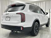 Thumbnail of 2025 Glacial White Pearl Kia Telluride