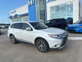Photo of 2018 Diamond White Pearl Mitsubishi Outlander