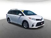 Photo of 2018 Super White Toyota Sienna