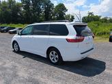 Thumbnail of 2018 Super White Toyota Sienna
