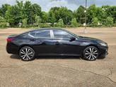 Thumbnail of 2020 Super Black Nissan Altima