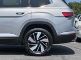 Thumbnail of 2024 Silver Bird Metallic Volkswagen Atlas
