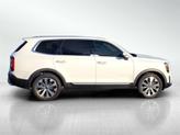 Thumbnail of 2022 Glacial White Pearl Kia Telluride
